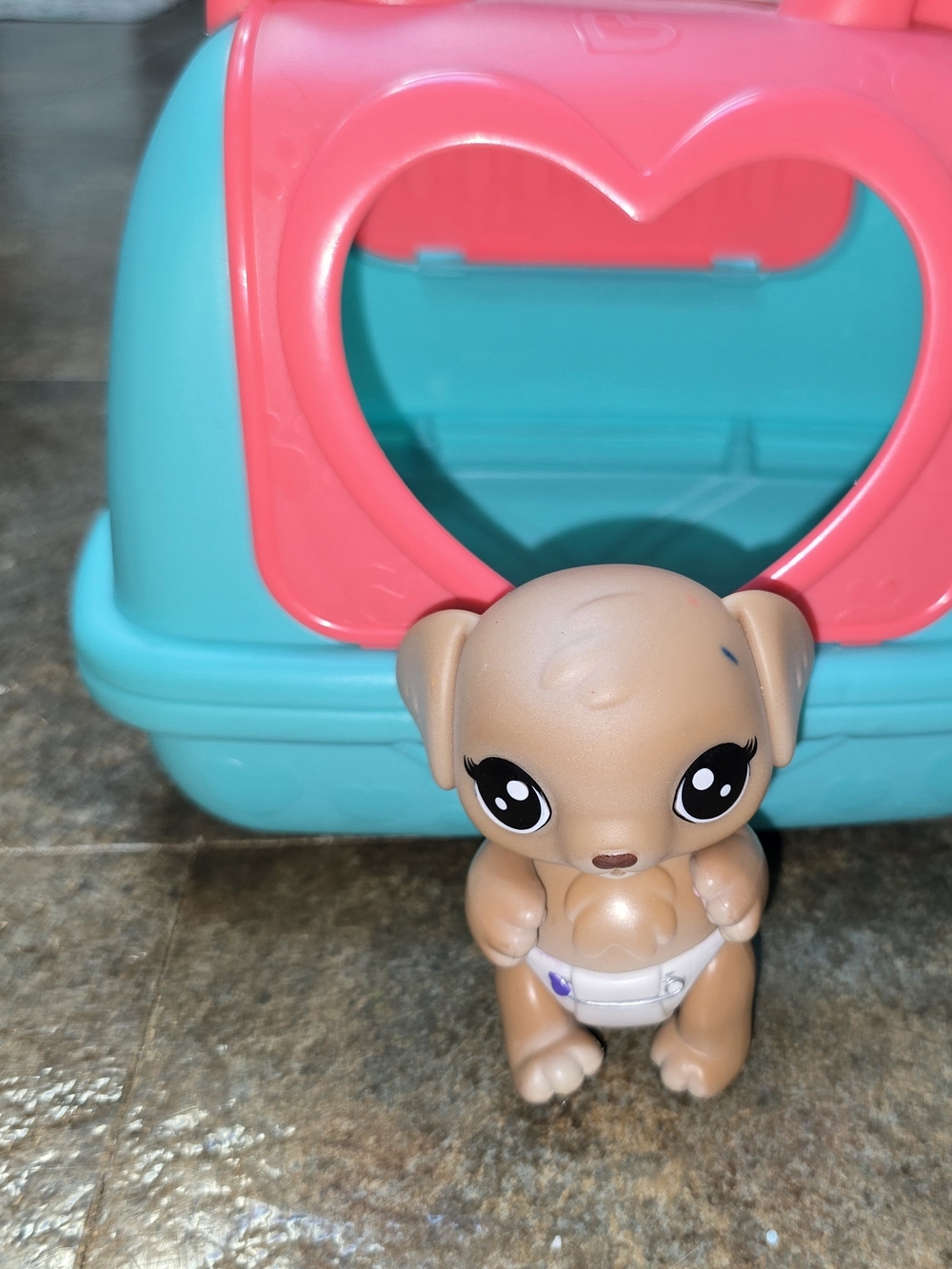 ZURU Pets Alive Pet Shop Surprise toy carrier Pink Green plus little dog